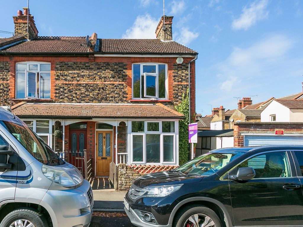 3 bed end terrace house to rent in Harwoods Road, Watford