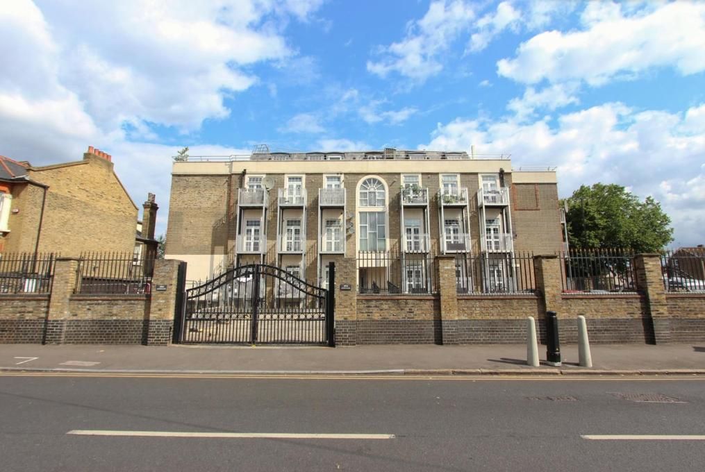 3 bed flat to rent in Upton Lane, London E7 Zoopla