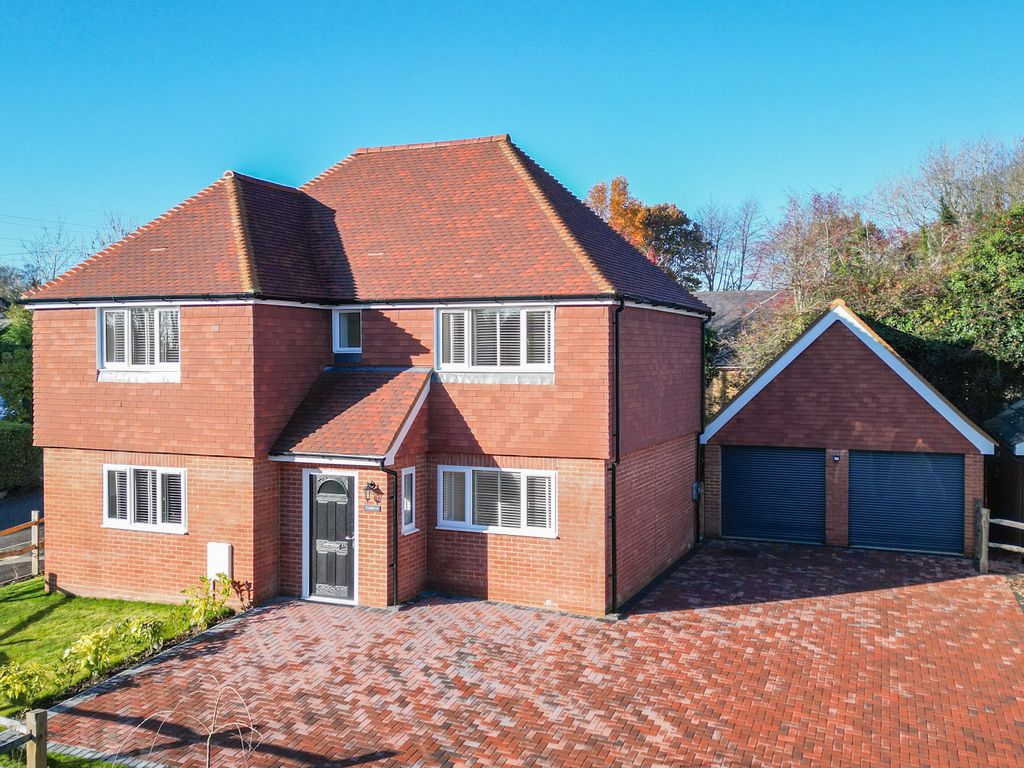 4 bed detached house to rent in The Heathers, Hartley Road, Cranbrook