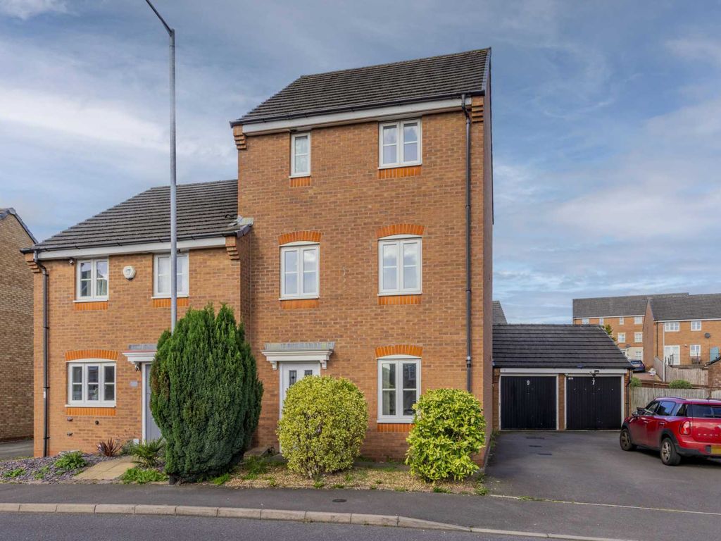 4 bed semidetached house for sale in Great Row View, Wolstanton ST5, £