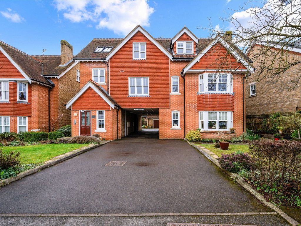 2 bed flat for sale in Hardwicke Road, Reigate RH2, £550,000 Zoopla