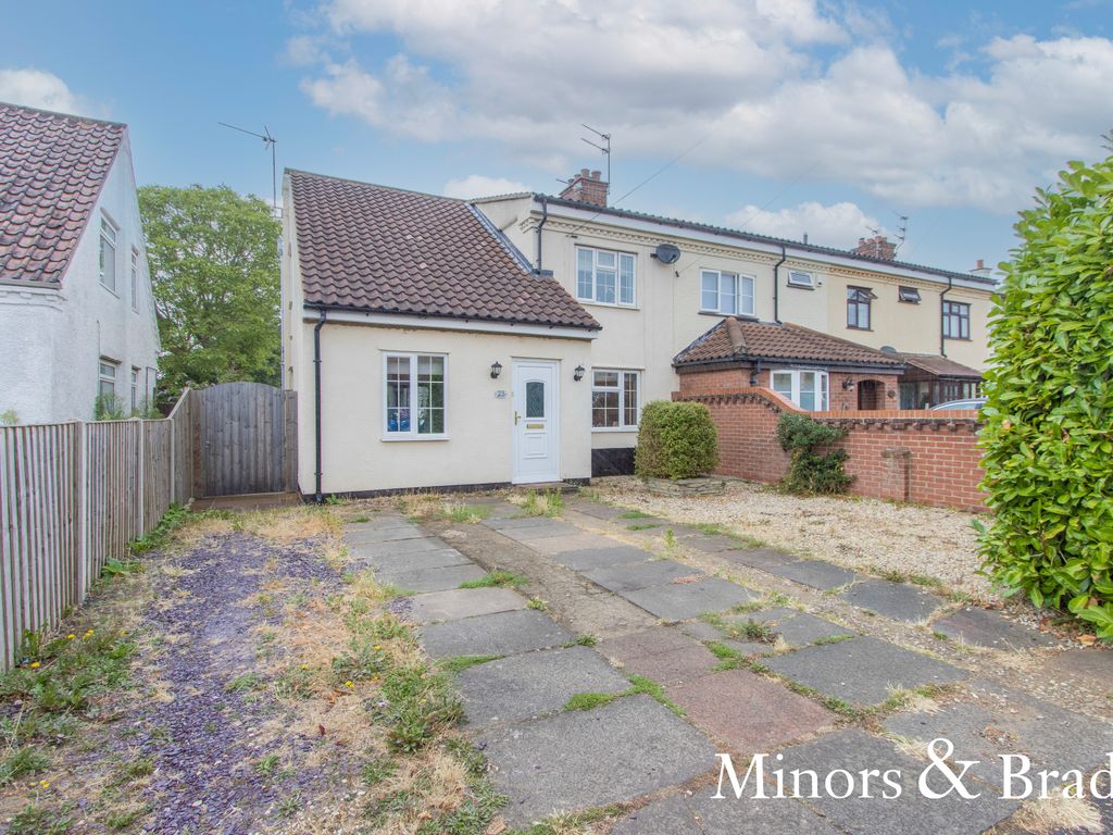 4 bed semidetached house for sale in Alford Grove, Sprowston, Norwich