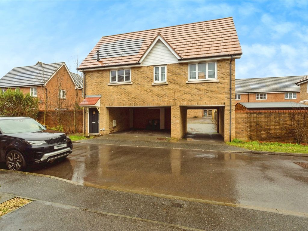 2 bed flat for sale in Howard Drive, Tonbridge, Kent TN10, £68,750 Zoopla