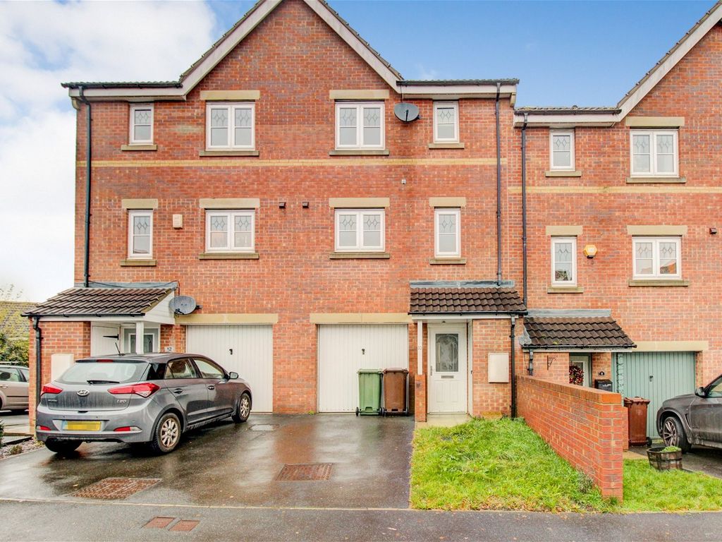 4 bed town house for sale in Bellflower Close, Whitwood, Castleford