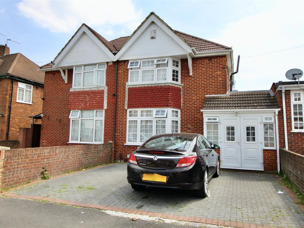 3 bed semidetached house for sale in Warley Road, Hayes UB4, £575,000