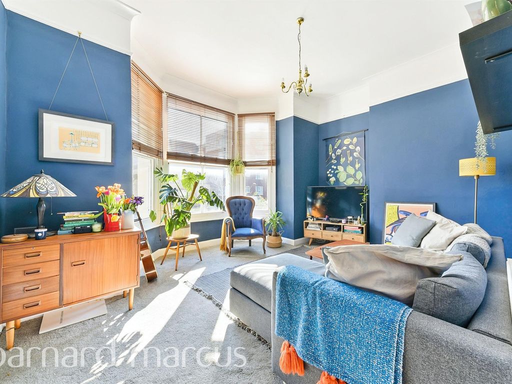 2 bed flat for sale in Elgin Road, Wallington SM6, £300,000 Zoopla