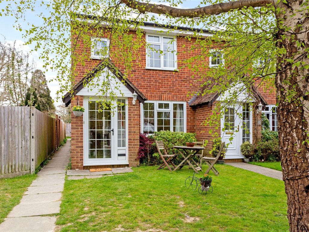 3 bed end terrace house for sale in Meadvale, Horsham, West Sussex RH12