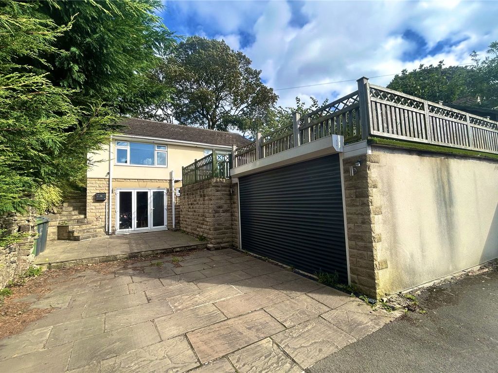 4 bed detached house for sale in Bracken Hill, Mirfield WF14, £300,000