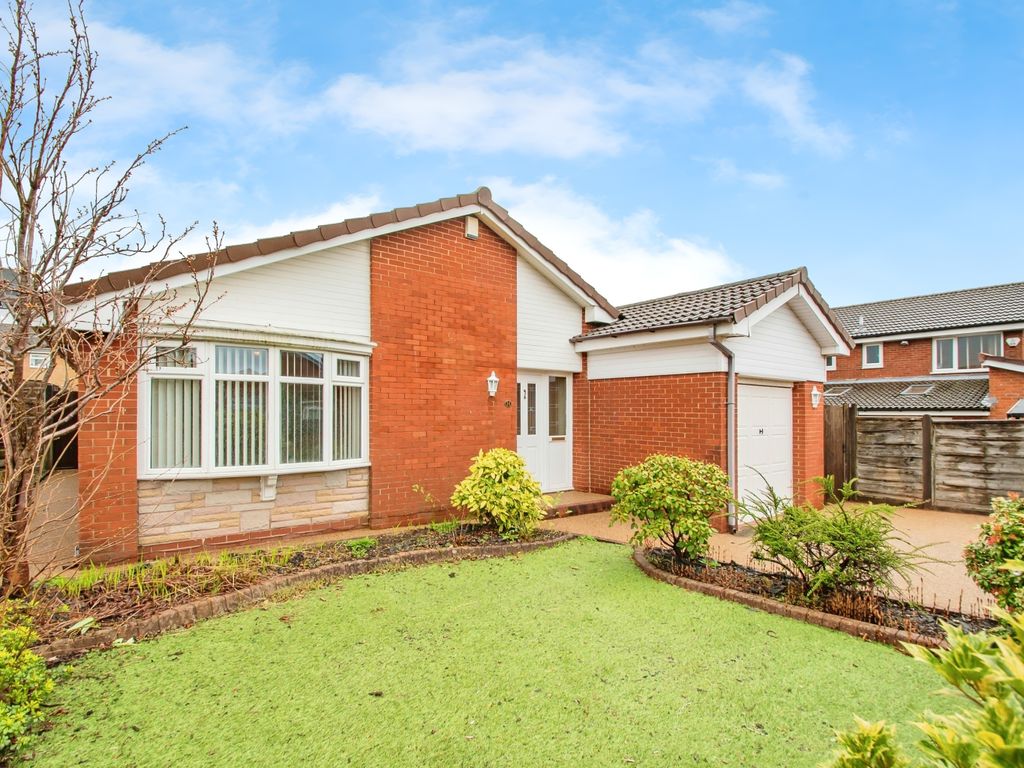 3 bed bungalow for sale in Simonbury Close, Lowercroft, Bury, Greater