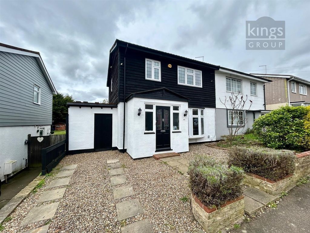 3 bed semidetached house for sale in Barfields, Loughton IG10, £