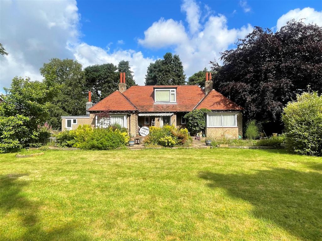 3 bed detached bungalow for sale in Pickering Road, West Ayton