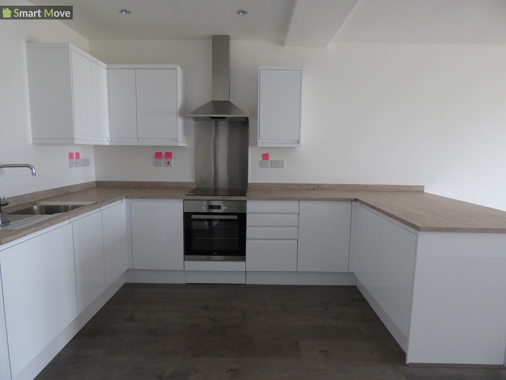 2 bed shared to rent in Varity House, Vicarage Farm Road