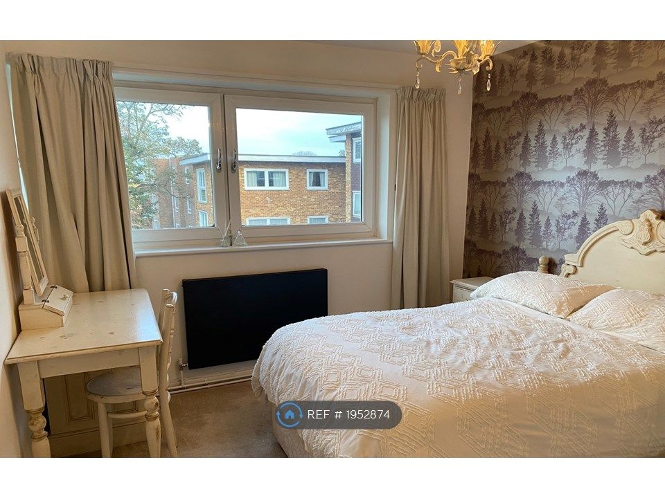 2 bed flat to rent in Maldon Road, Wallington SM6, £1,600 pcm Zoopla