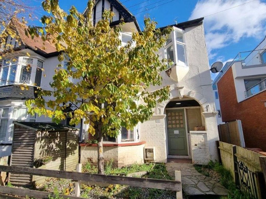 3 bed end terrace house for sale in Leighton Avenue, LeighOnSea SS9