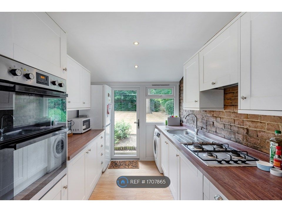 3 bed flat to rent in Trinity Road, London SW18 Zoopla