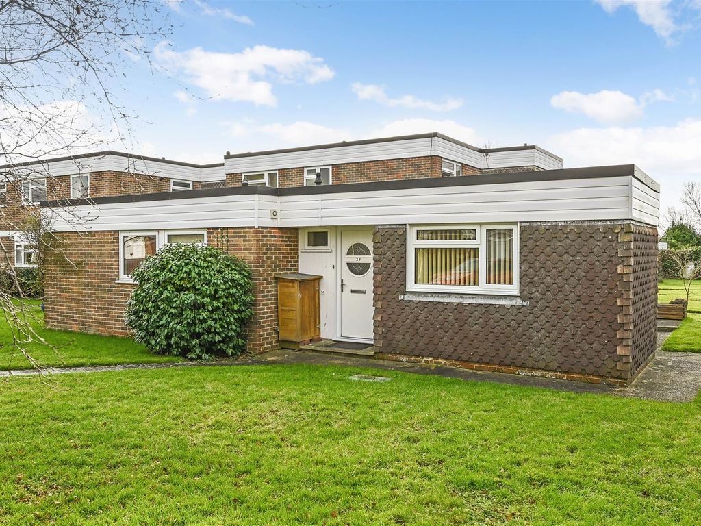 3 bed semidetached bungalow for sale in Mill Close, Fishbourne