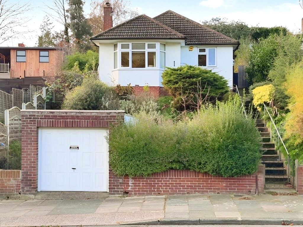 2 bed bungalow for sale in Midhurst Hill, Bexleyheath DA6, £425,000