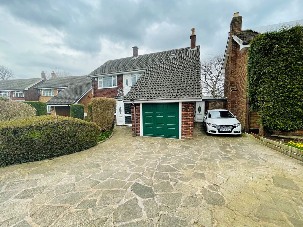 3 bed detached house for sale in Cottesmore Close, West Bromwich B71, £