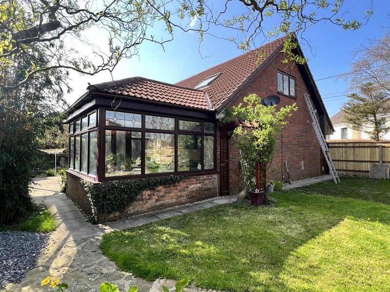 4 bed detached bungalow for sale in Capel Road, Foelgastell, Llanelli