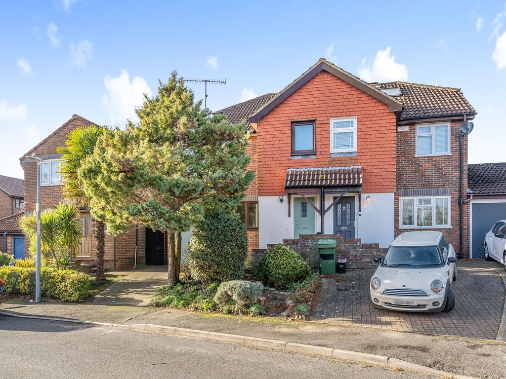 3 bed terraced house for sale in Cremer Place, Faversham ME13, £350,000