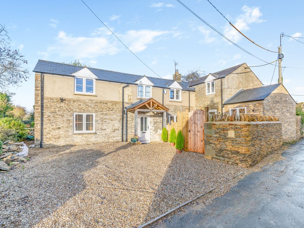 3 bed detached house for sale in Upper Up, South Cerney, Cirencester, Gloucestershire GL7, £