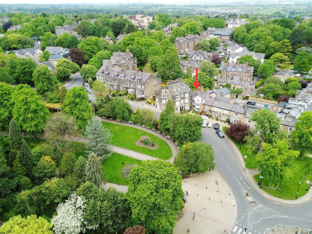 3 bed town house for sale in Promenade Square, Harrogate HG1 Zoopla