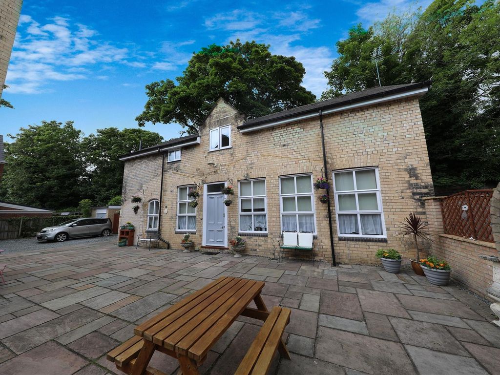 4 bed block of flats for sale in Henson Villas, Pearson Park, Hull HU5