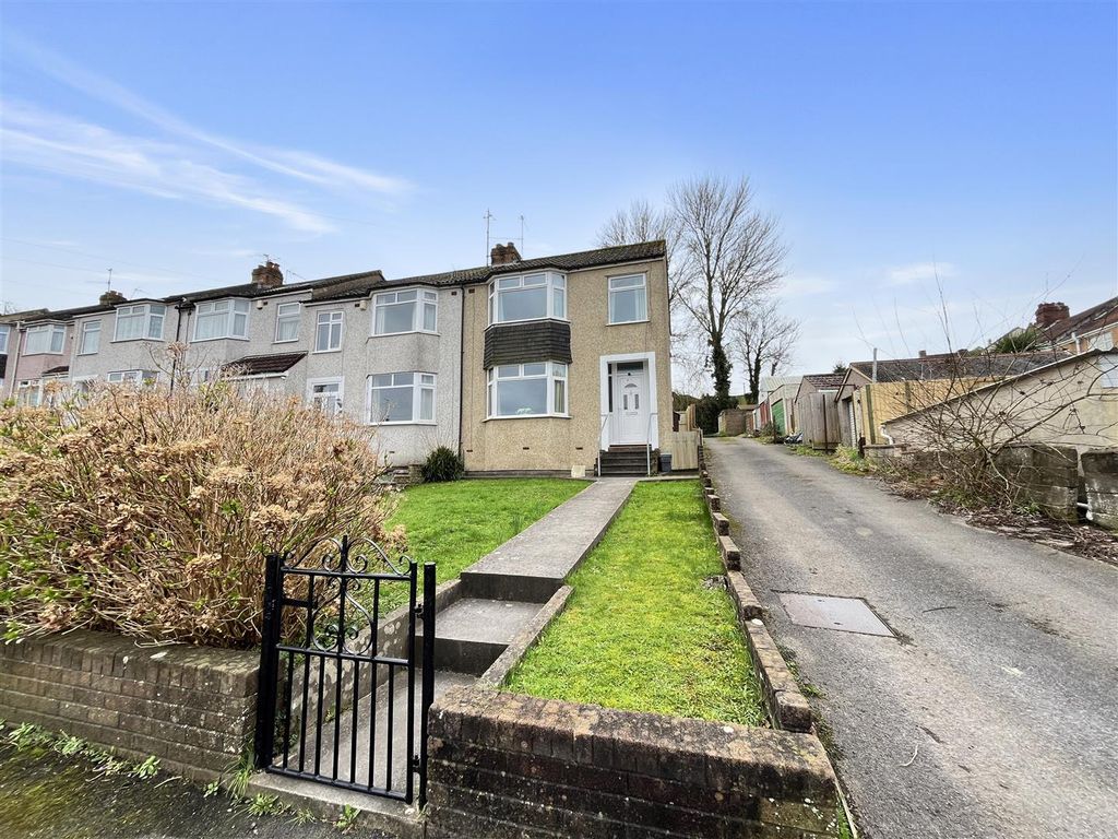 3 bed end terrace house for sale in Collingwood Avenue, Kingswood