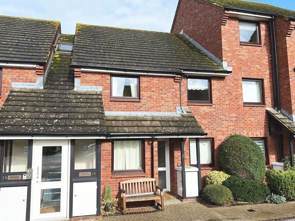 2 bed flat for sale in Fairhaven Court, Fairhaven, Egham, Surrey TW20