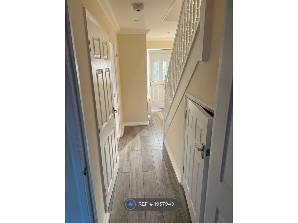 2 bed end terrace house to rent in Gloucester Avenue, East Tilbury, Tilbury RM18, £1,200 pcm