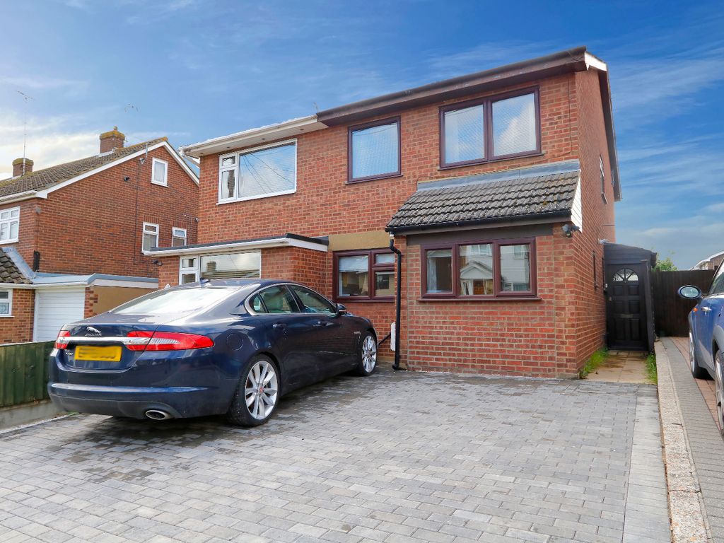 3 bed semidetached house to rent in Manor Road, Benfleet SS7 Zoopla