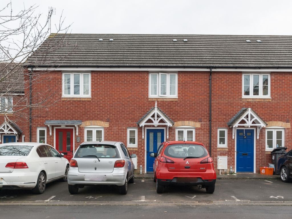 2 bed terraced house to rent in Horsham Road, Swindon SN3, £900 pcm