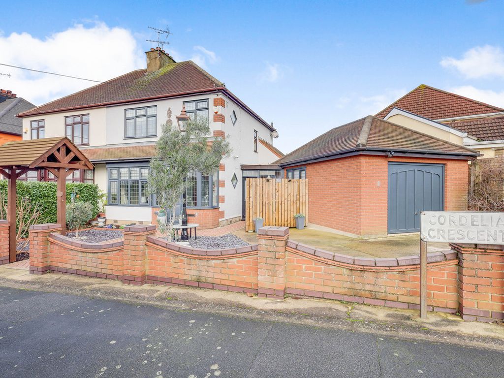 3 bed semidetached house for sale in Cordelia Crescent, Rayleigh SS6
