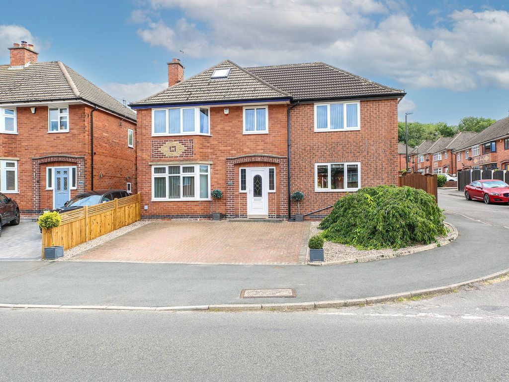 4 bed detached house for sale in Moorland View Road, Chesterfield S40