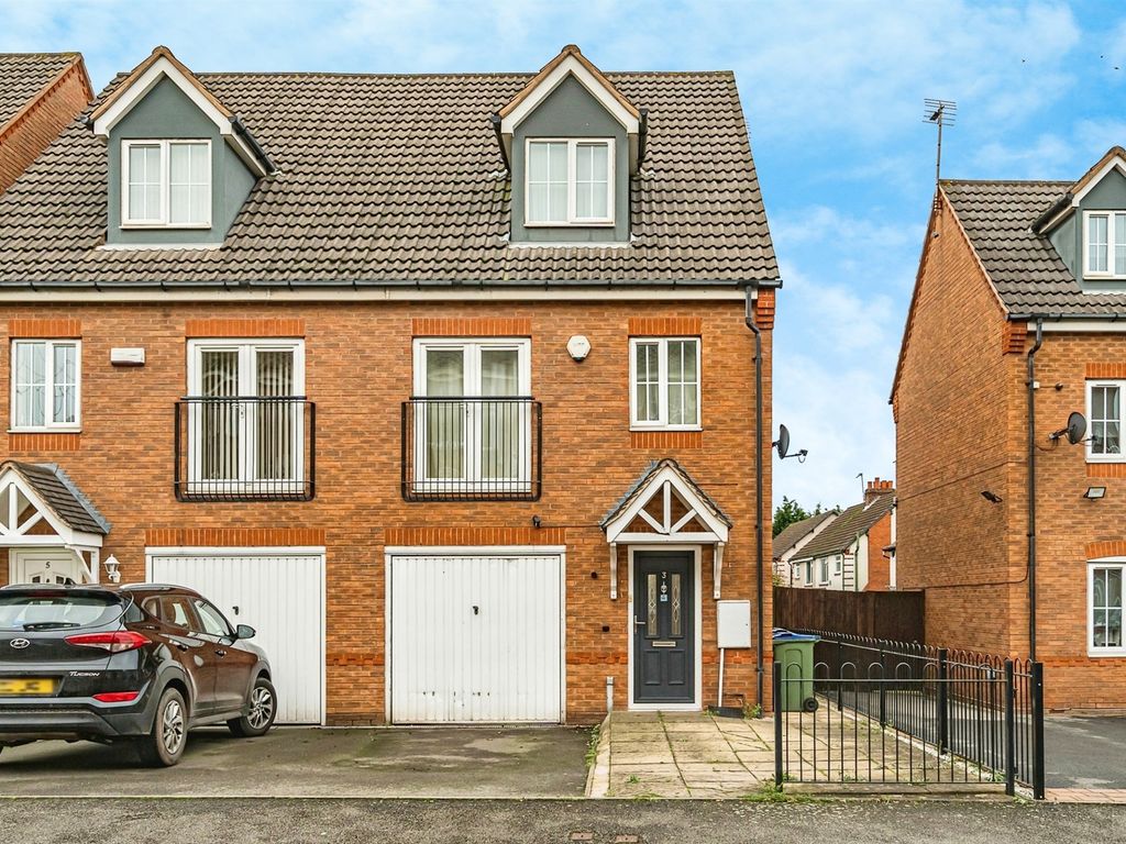 3 bed semidetached house for sale in Ashwood Close, Oldbury B69, £