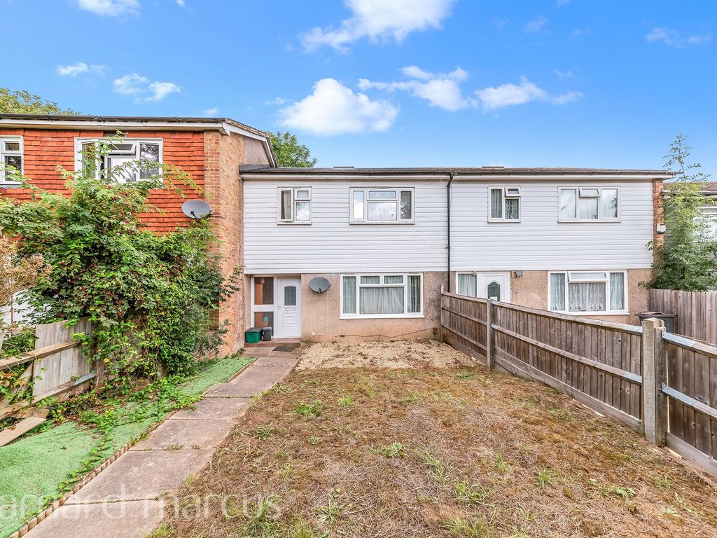 3 bed semidetached house for sale in North Walk, New Addington