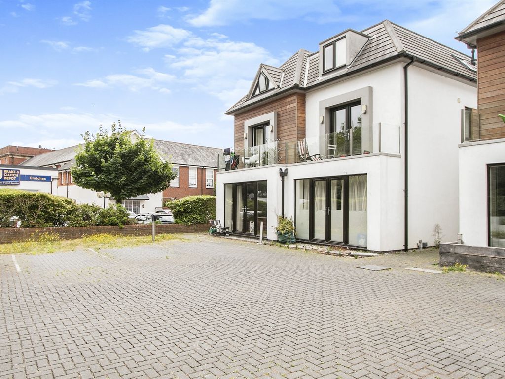 3 bed town house for sale in Victoria Park Road, Winton, Bournemouth