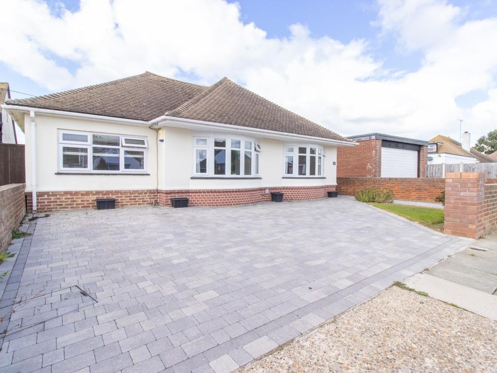 3 bed detached bungalow for sale in Lauriston Mount, Broadstairs CT10