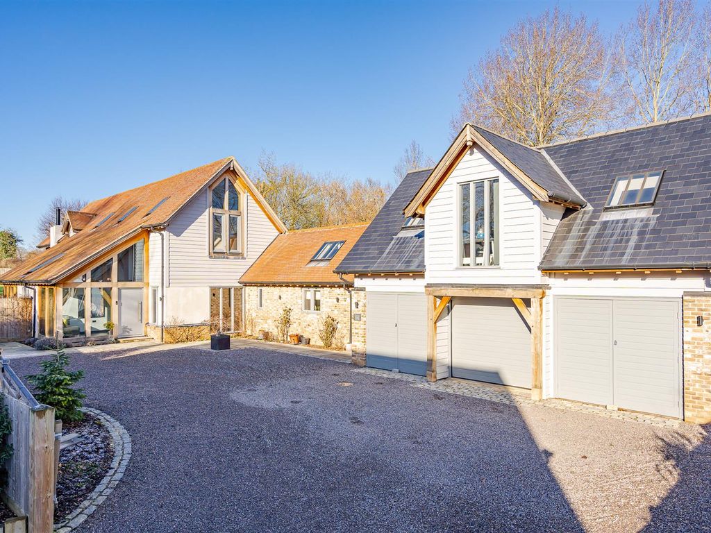 4 bed detached house for sale in Wenham Court, Walkern, Stevenage SG2