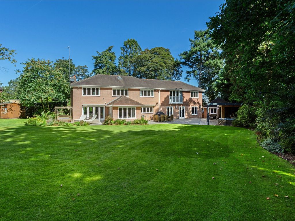 5 bed detached house for sale in East Hill Drive, Liss, Hampshire GU33