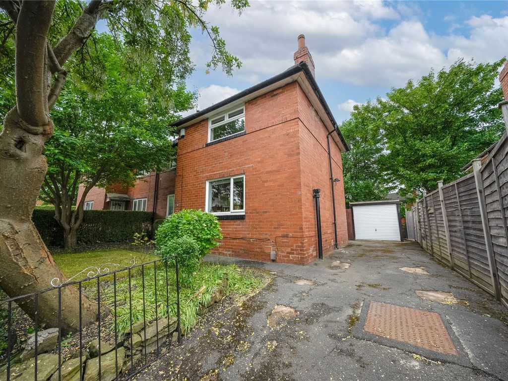 3 bed semidetached house for sale in Dib Lane, Leeds LS8, £255,000