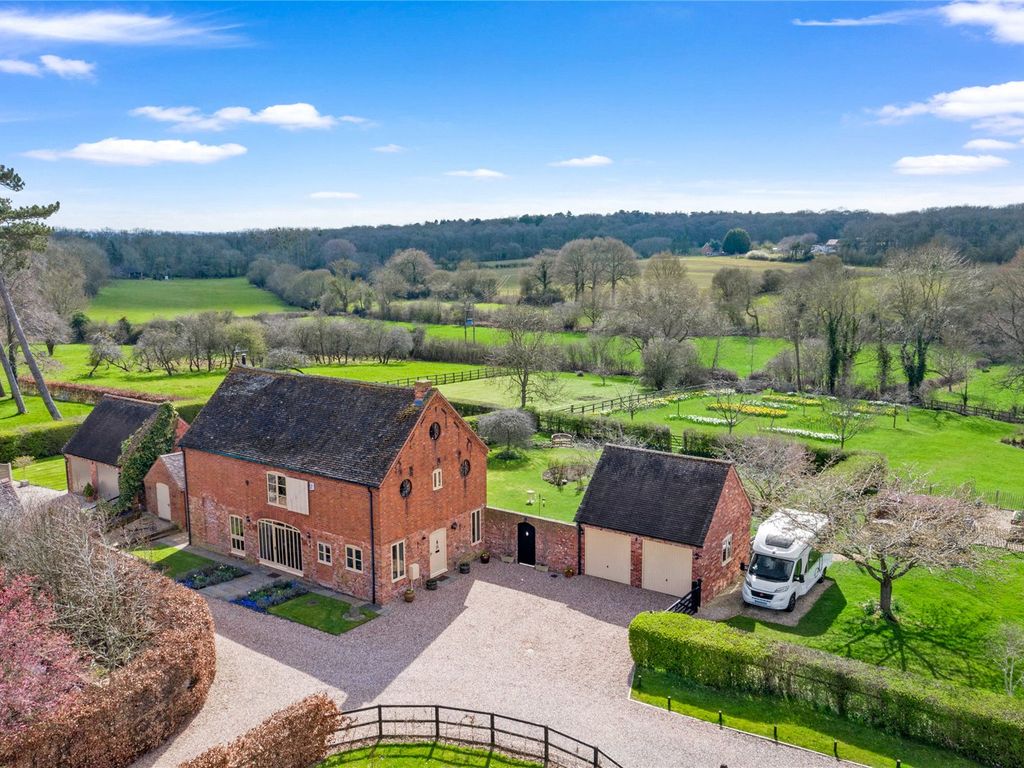 5 bed barn conversion for sale in Pershore Road, Stoulton