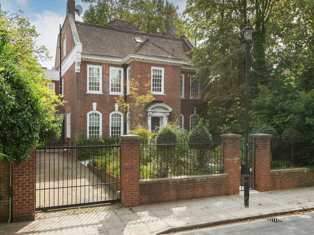 7 bed detached house for sale in Marlborough Place, London NW8, £