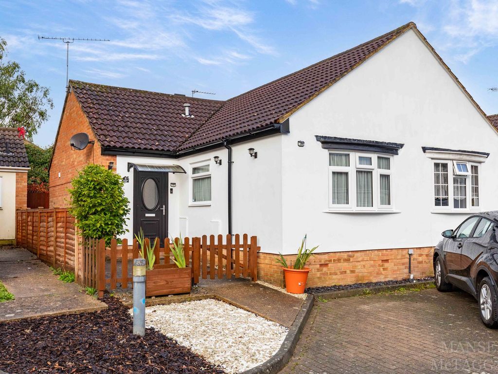 1 bed semidetached bungalow for sale in Caroline Court, Crawley RH11