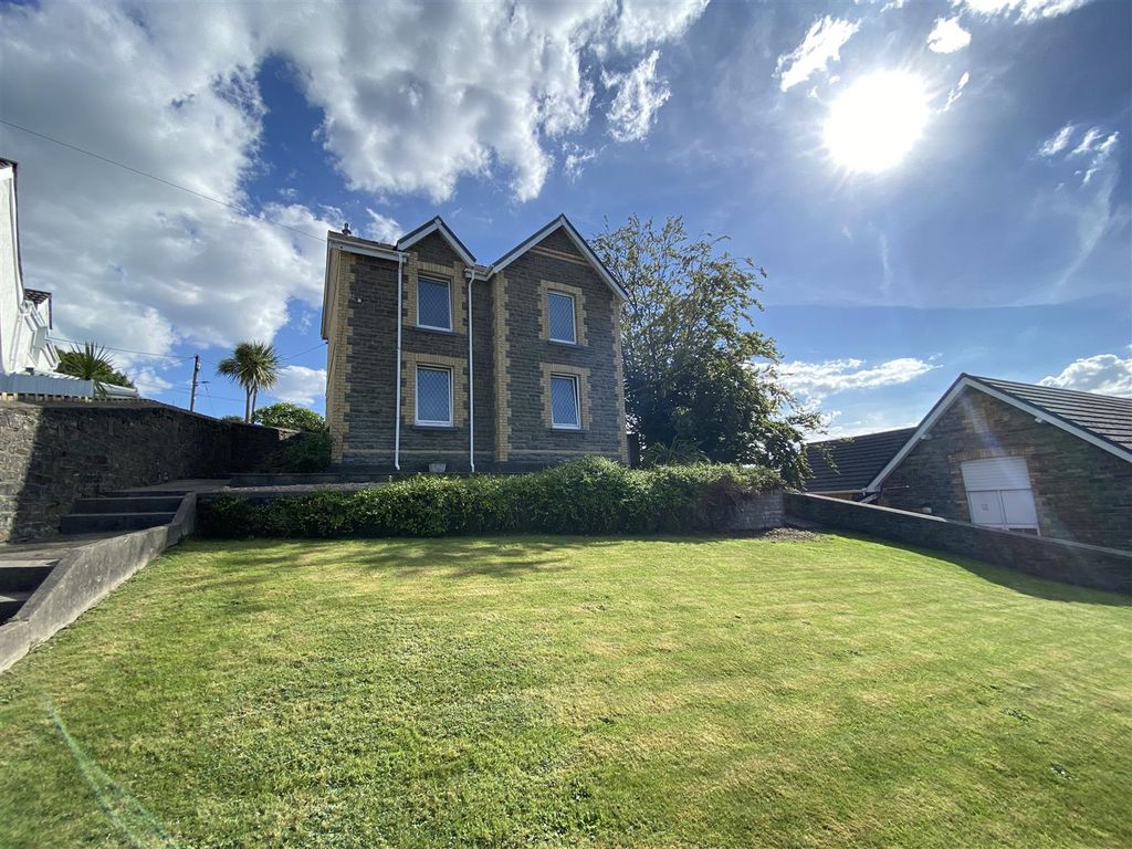 3 bed detached house for sale in Heol Llanelli, Pontyates, Llanelli
