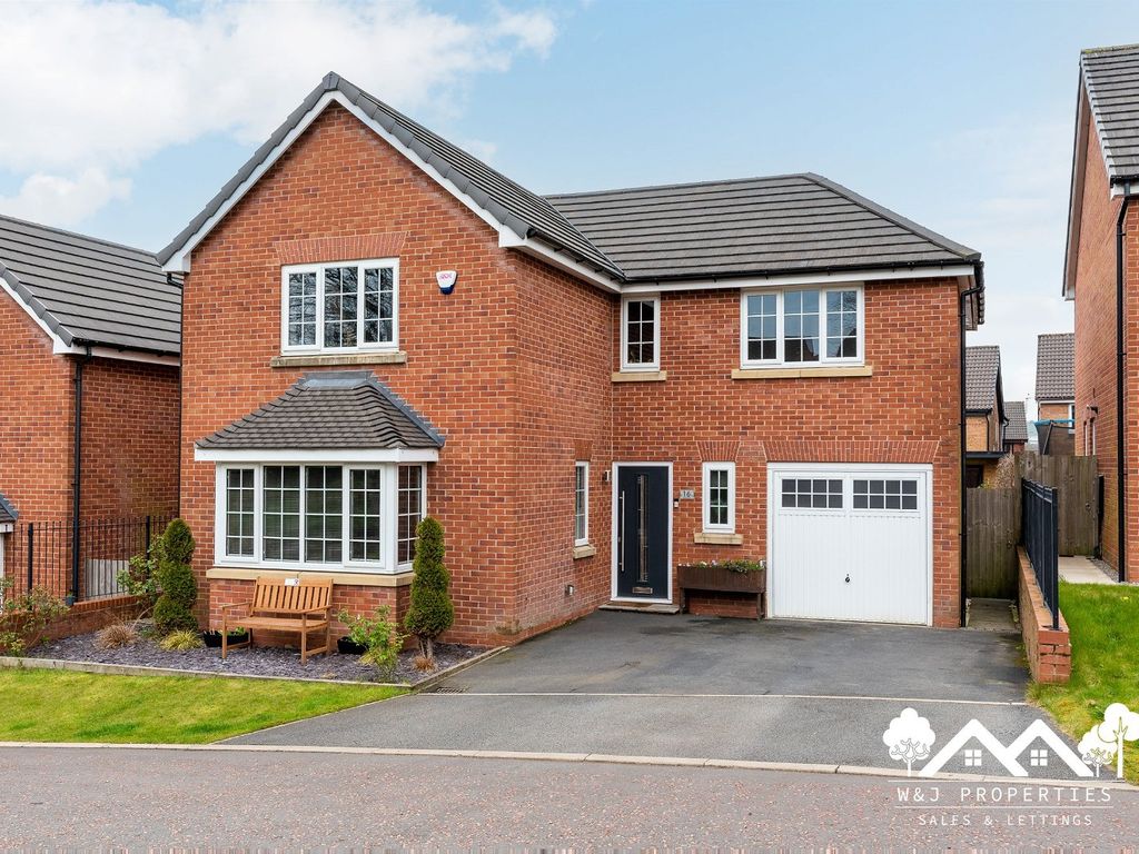 4 bed detached house for sale in Fergus Manor, Blackburn BB2, £300,000