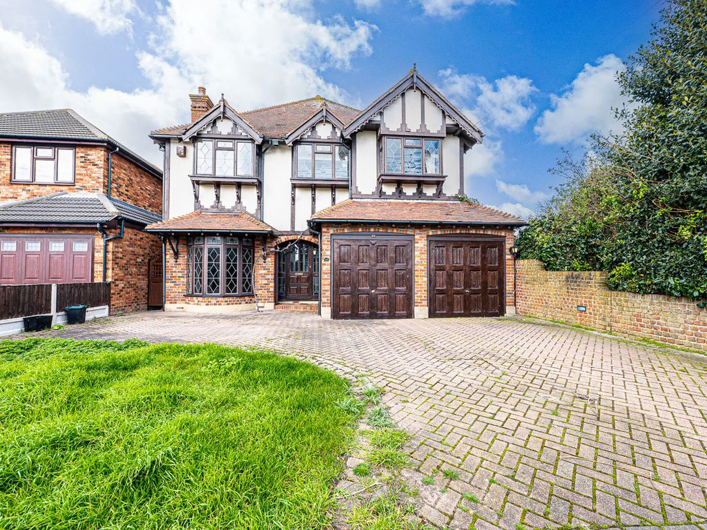 6 bed detached house for sale in Poplar Road, Canvey Island SS8, £