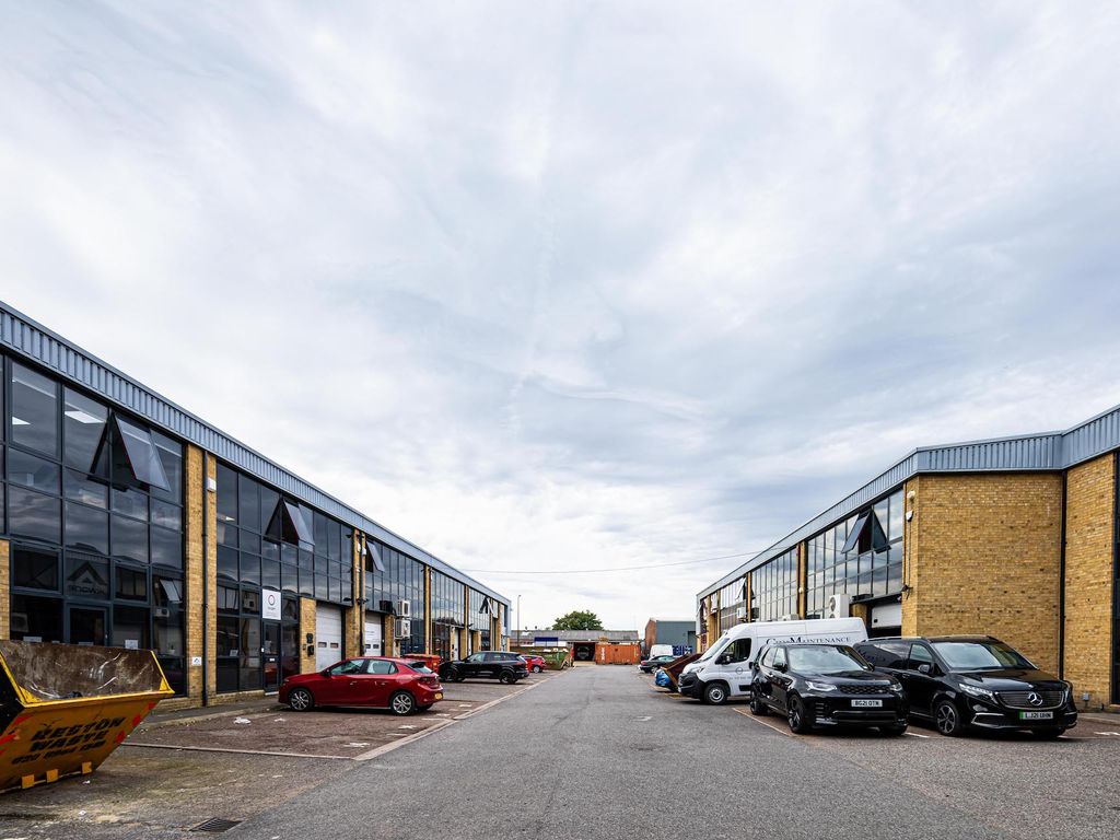 Warehouse to let in Unit 10, Windsor Park Industrial Estate, Merton SW19,  Merton,, £41,526 pa - Zoopla