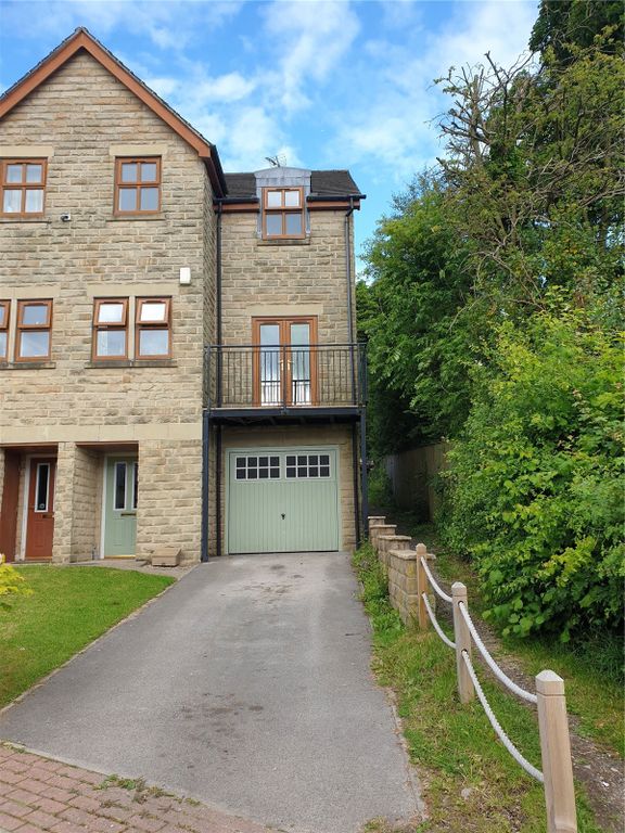4 bed semidetached house for sale in Brambleside, Denholme, Bradford