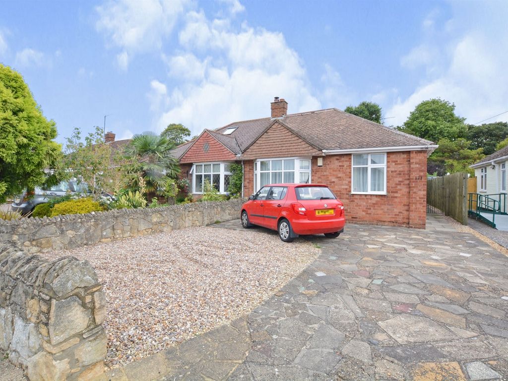 4 bed semidetached bungalow for sale in Hall Avenue, Rushden NN10 Zoopla